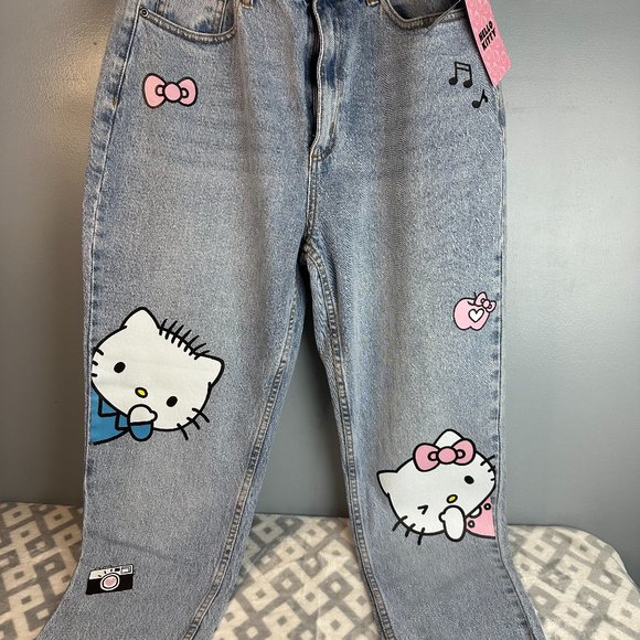 Sanrio Hello Kitty & Dear Daniel Mom Jeans Hot Topic - Junior Sizing - Picture 3 of 5